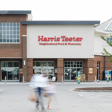 https://www.shopvillagedistrict.com/media/v1/520/2023/08/harris-teeter.png